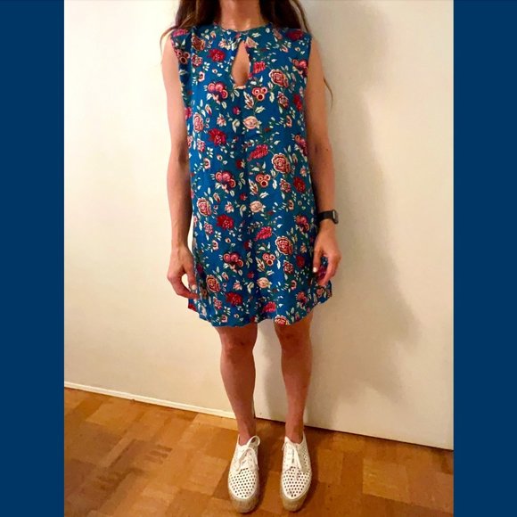 Milk It Vintage Blue Floral Fabric Shift Dress with tear drop cutout sz M - Picture 2 of 5